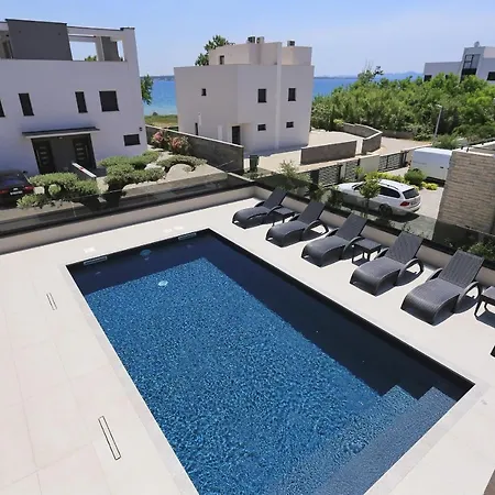 Petra With Heated Pool & Sauna *