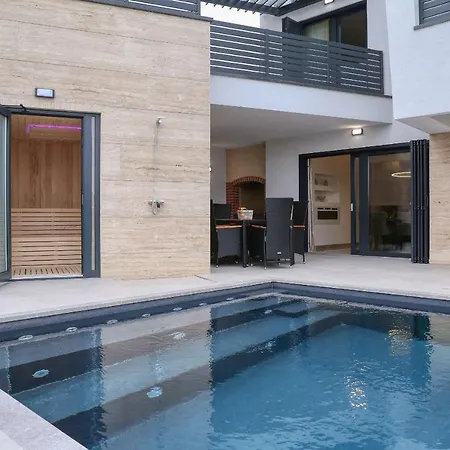 Petra With Heated Pool & Sauna *