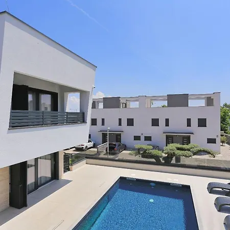 Petra With Heated Pool & Sauna Vila Privlaka (Zadar)