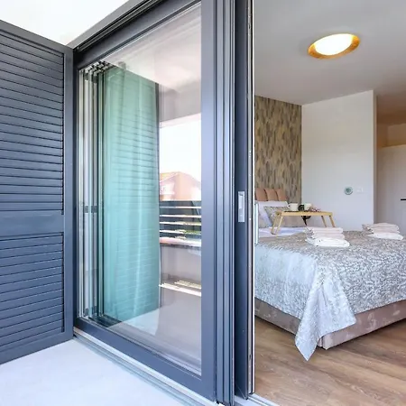 Petra With Heated Pool & Sauna * Privlaka (Zadar)
