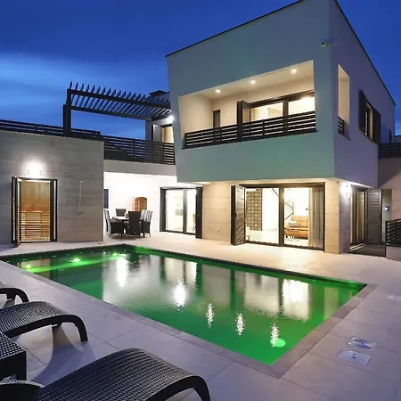 Petra With Heated Pool & Sauna Vila Privlaka (Zadar)