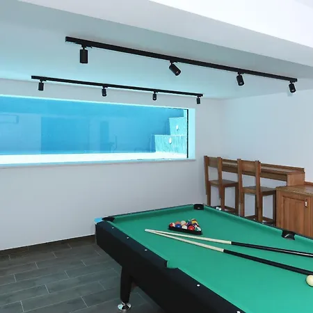 Petra With Heated Pool & Sauna Privlaka (Zadar)