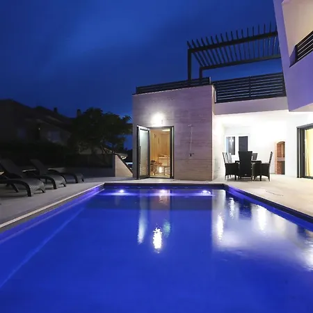 Petra With Heated Pool & Sauna Villa Privlaka (Zadar)